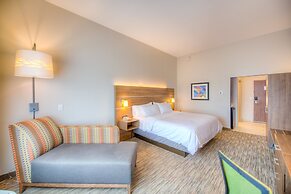 Holiday Inn Express & Suites Remington, an IHG Hotel