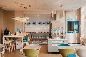 Holiday Inn Express Taizhou CMC by IHG