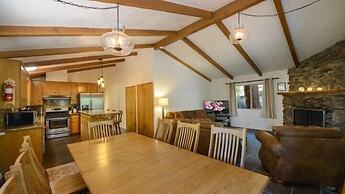 Scenic Wonders Evergreen Cabin 3 Bedroom