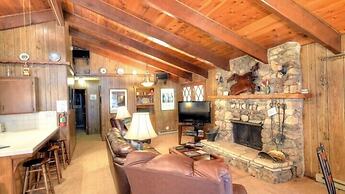 Scenic Wonders Papa Bear Cabin 3 bedroom