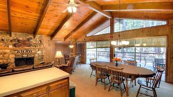 Scenic Wonders Papa Bear Cabin 3 bedroom