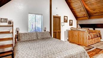 Scenic Wonders Yosemite Creekside Loft