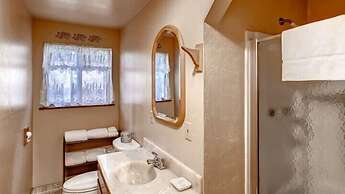 Scenic Wonders Clark Cabin 3 Bedrooms