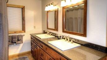 Scenic Wonders Dogwood Manor 3 Bedrooms