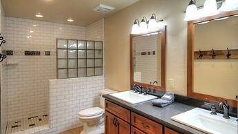 Scenic Wonders Dogwood Manor 3 Bedrooms