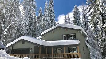 Scenic Wonders Dogwood Manor 3 Bedrooms