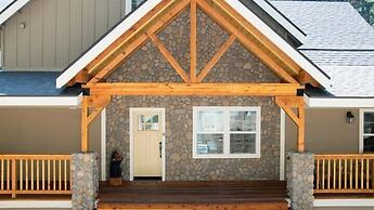 Scenic Wonders River Rock 3 Bedroom Loft