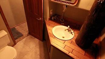 Scenic Wonders Treehouse Lodge 2 Bedroom