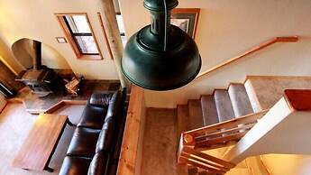 Scenic Wonders Treehouse Lodge 2 Bedroom