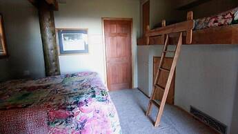 Scenic Wonders Treehouse Lodge 2 Bedroom