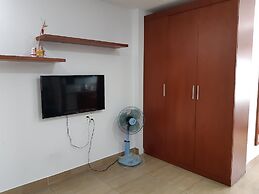 Vuon Hong Hotel & Apartments