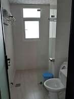 Vuon Hong Hotel & Apartments