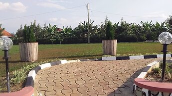 Ryan Green and Gardens Hotel