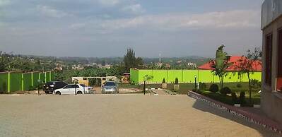 Ryan Green and Gardens Hotel