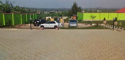 Ryan Green and Gardens Hotel