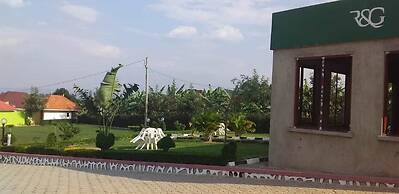 Ryan Green and Gardens Hotel