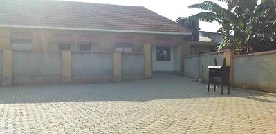 Ryan Green and Gardens Hotel