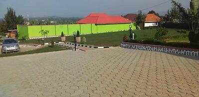 Ryan Green and Gardens Hotel