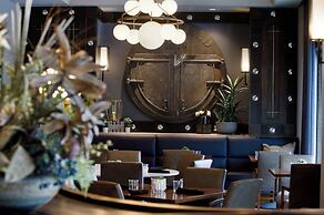 The Barfield, Autograph Collection