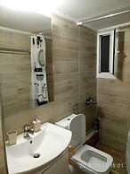 Modern ideally located studio apartment