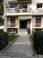 Modern ideally located studio apartment