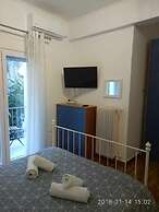 Modern ideally located studio apartment