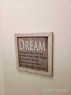 Modern ideally located studio apartment