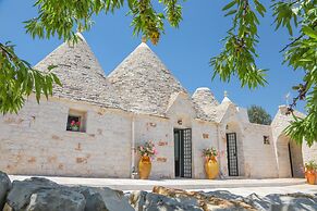TD Trulli della Magnolia Trulli w/ Amazing Garden