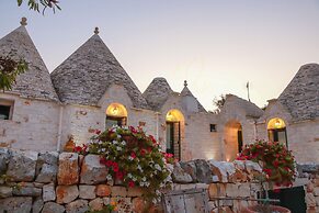 TD Trulli della Magnolia Trulli w/ Amazing Garden