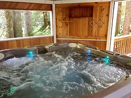 66SL - Hot Tub - WiFi - 3+ Bedroom - Sleeps 10
