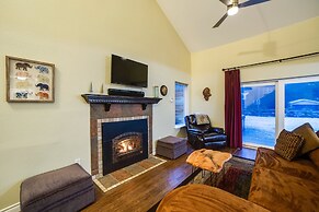 62SL - Hot Tub - WiFi - Fireplace - Pets Ok - Sleeps 6