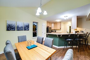 62SL - Hot Tub - WiFi - Fireplace - Pets Ok - Sleeps 6