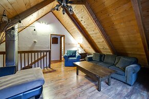 48SL - Hot Tub - Pets Ok - WIFI - Wood Stove - Sleeps 5