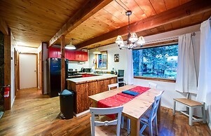 48SL - Hot Tub - Pets Ok - WIFI - Wood Stove - Sleeps 5