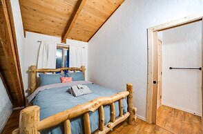 48SL - Hot Tub - Pets Ok - WIFI - Wood Stove - Sleeps 5