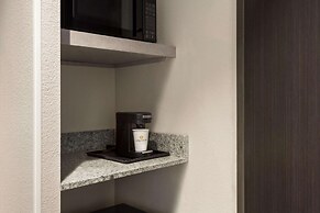 La Quinta Inn & Suites by Wyndham Orlando - IDrive Theme Parks