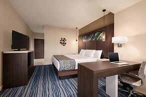 La Quinta Inn & Suites by Wyndham Orlando - IDrive Theme Parks