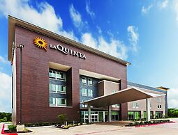 La Quinta Inn & Suites by Wyndham Orlando - IDrive Theme Parks