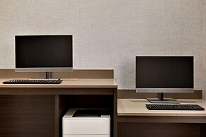 La Quinta Inn & Suites by Wyndham Orlando - IDrive Theme Parks