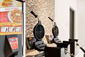 La Quinta Inn & Suites by Wyndham Orlando - IDrive Theme Parks