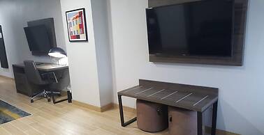 La Quinta Inn & Suites by Wyndham Galveston West Seawall