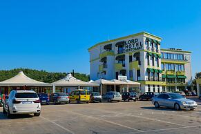 Lord Hotel & Restaurant at AutoStation