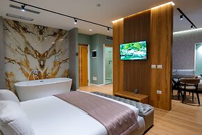 Lord Hotel & Restaurant at AutoStation