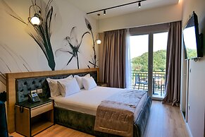 Lord Hotel & Restaurant at AutoStation