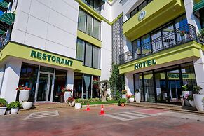 Lord Hotel & Restaurant at AutoStation