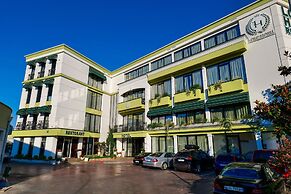 Lord Hotel & Restaurant at AutoStation