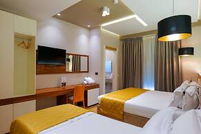 Lord Hotel & Restaurant at AutoStation