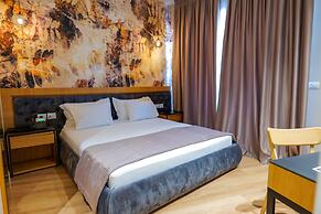 Lord Hotel & Restaurant at AutoStation