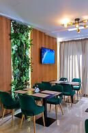 Lord Hotel & Restaurant at AutoStation