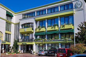 Lord Hotel & Restaurant at AutoStation